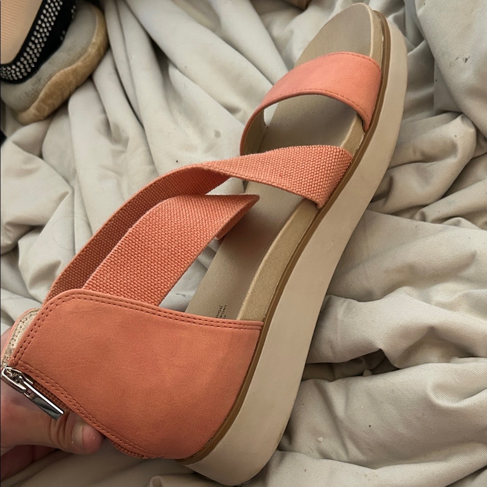 Life Stride Coral Peach Platform Sandals with Back Zipper